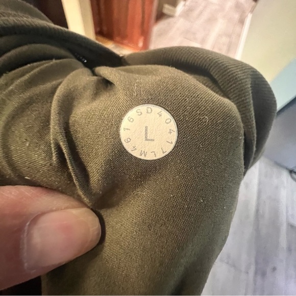 DISCOUNTED Lululemon Sojourn Jacket Dark Olive | Fall | Activewear | Workout - Picture 12 of 12